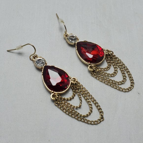 Bijou red garnet stone tassel fish hook earring - Picture 4 of 8